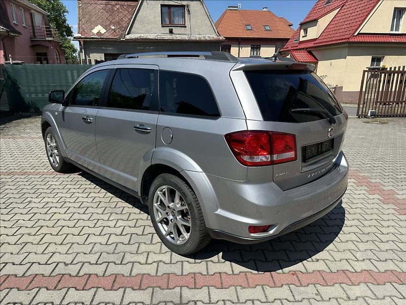 Fiat Freemont 2,0 AUTOMAT 4x4 7.míst - fotka 8 z 32