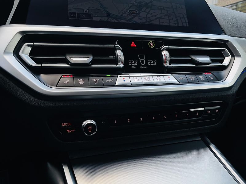 BMW Řada 3 320d XDRIVE M-PAKET VÝHŘEV - fotka 45 z 59
