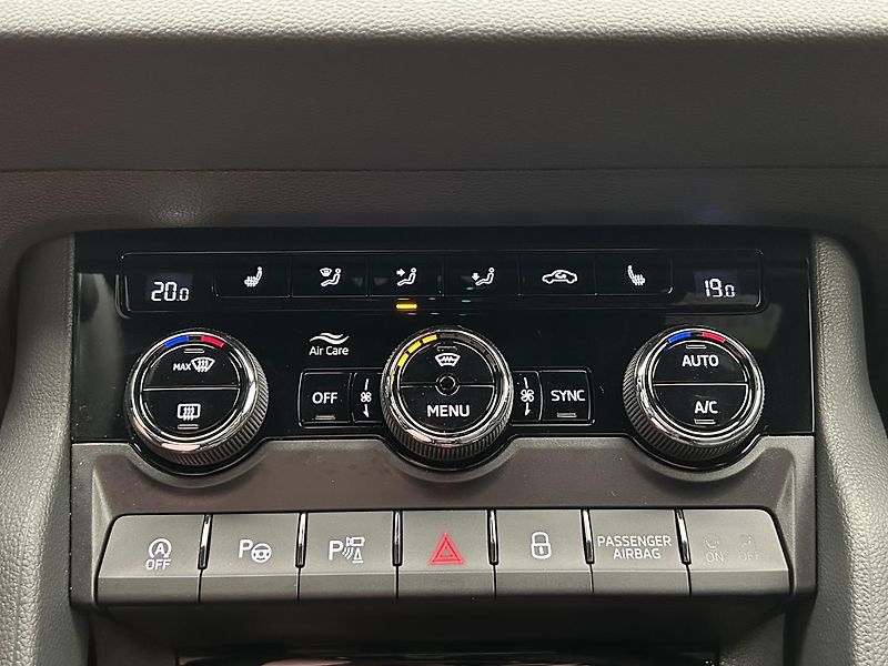 Škoda Karoq 1.5 TSI SportLine - fotka 22 z 31