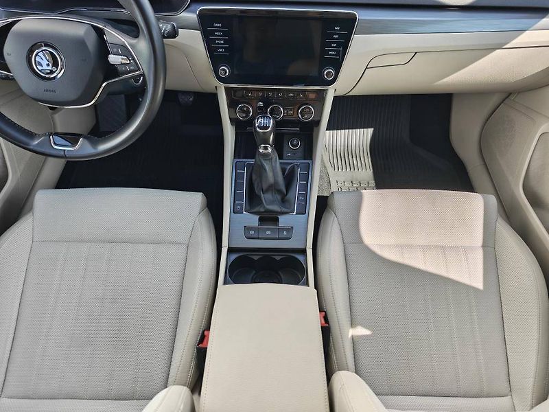 Škoda Superb Style 6MP 2,0TDI - fotka 10 z 25
