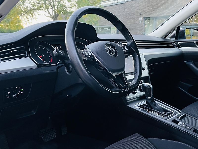 Volkswagen Passat 1.4TSI AUT TAŽNÉ SERVISKA LED - fotka 26 z 49