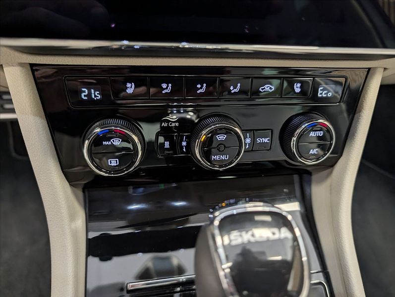 Škoda Superb 1.5 iV L&K - fotka 17 z 29