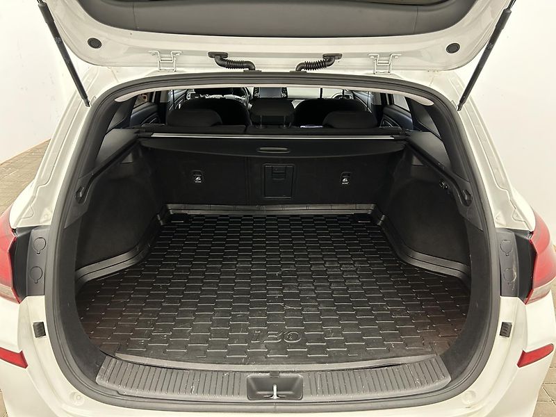 Hyundai i30 1.6 CRDI Style - fotka 23 z 24