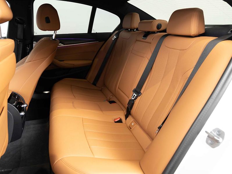 BMW Řada 5 545e xDrive Sedan - fotka 21 z 23
