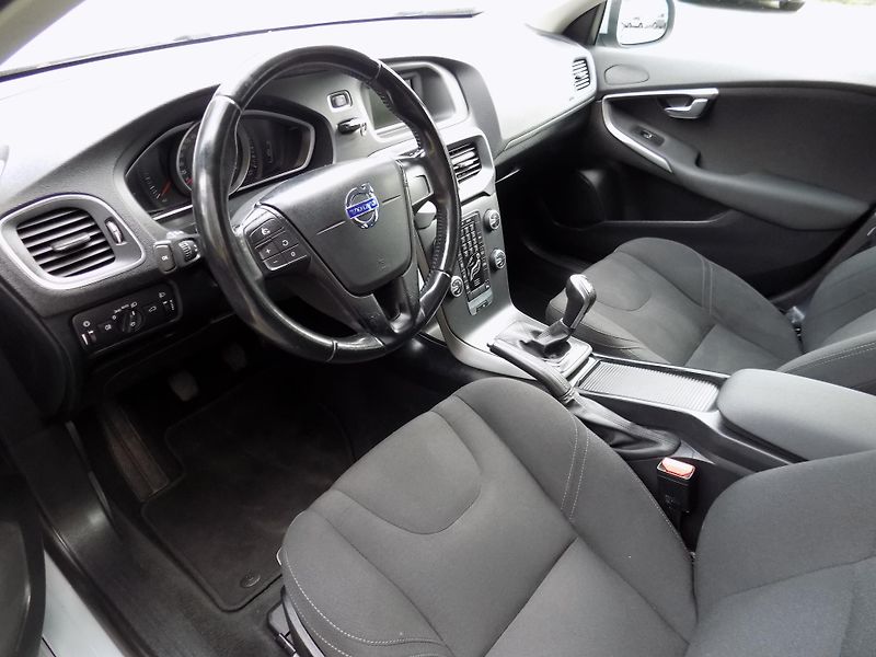 Volvo V40 (2016) 2.0 16V  - fotka 9 z 12