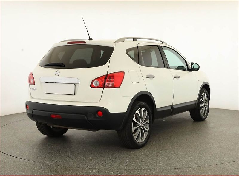 Nissan Qashqai (2009) 1.6, Serv.kniha, Tempomat - fotka 5 z 17