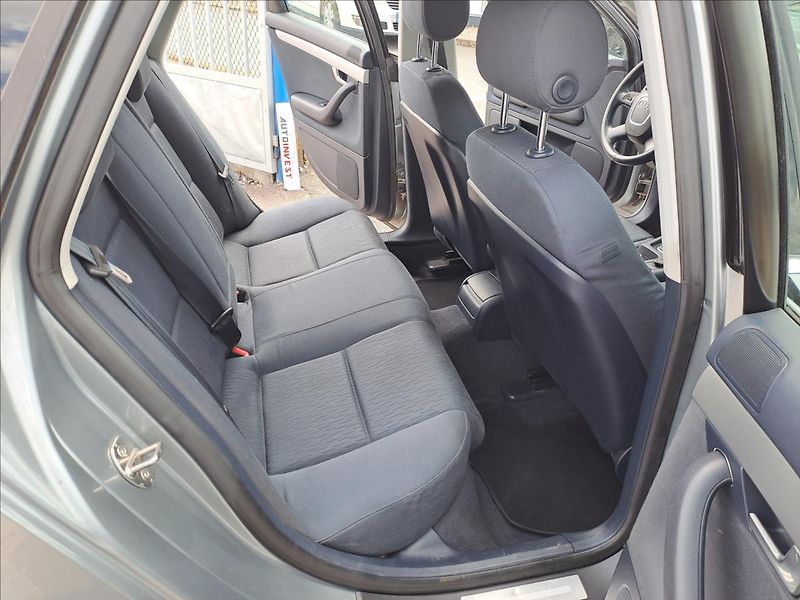 Audi A4 Avant 2,0 i QUATTRO - fotka 7 z 13