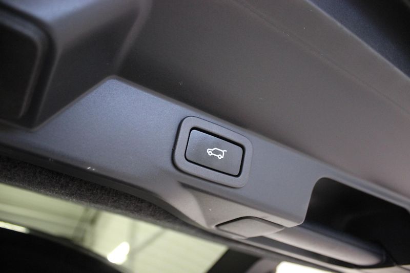 Land Rover Range Rover Sport 3,0 SDV6 AUTOBIGRAHPY DYNAMIC  - fotka 11 z 37