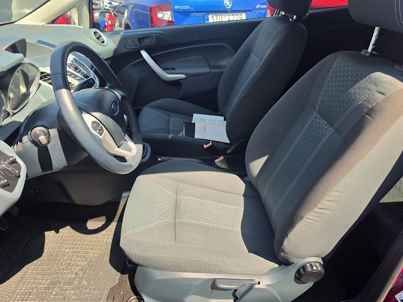 Ford Fiesta 1.4 i  - fotka 7 z 18