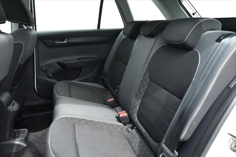 Škoda Fabia 1.0 TSI AMBITION TOUR DPH ČR - fotka 10 z 20