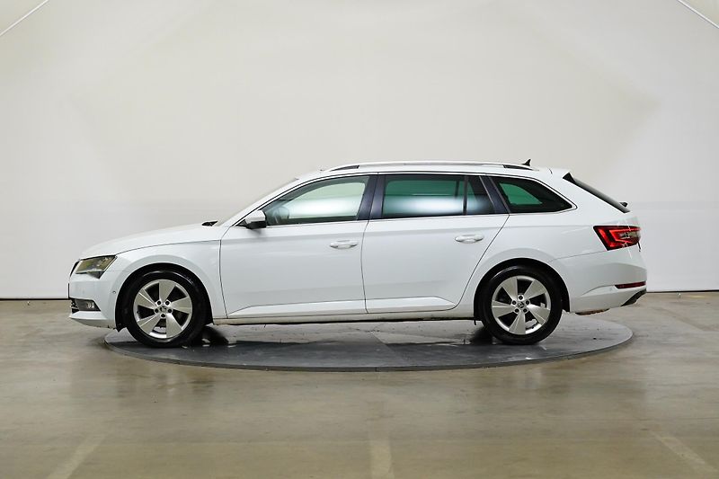 Škoda Superb - fotka 3 z 29