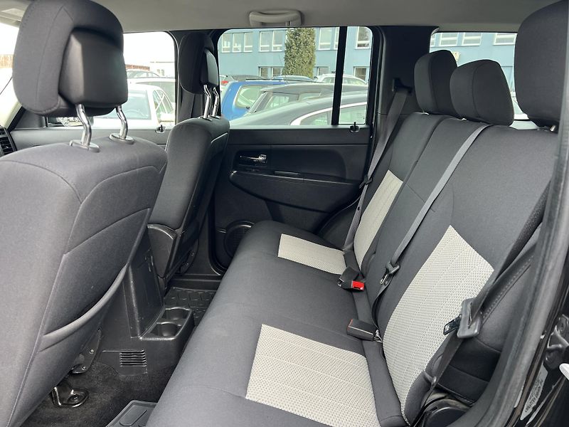 Jeep Cherokee 2.8CRD MANUÁL 6.R.ST. KLIMA - fotka 21 z 38