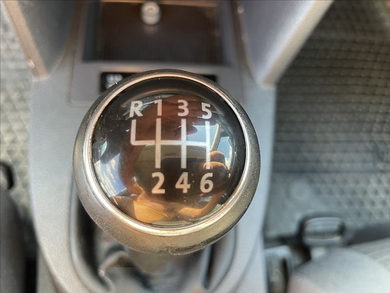 Volkswagen Touran 1,9 TDi 77kw 6rychlostí Klimat - fotka 17 z 35