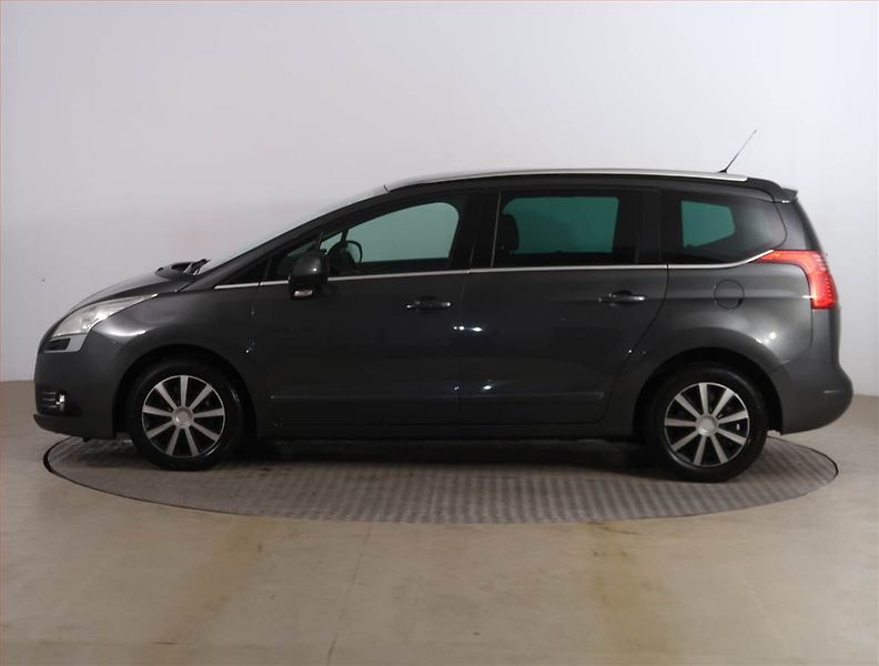 Peugeot 5008 (2013) Active 2.0 BlueHDi, 7 míst - fotka 3 z 17