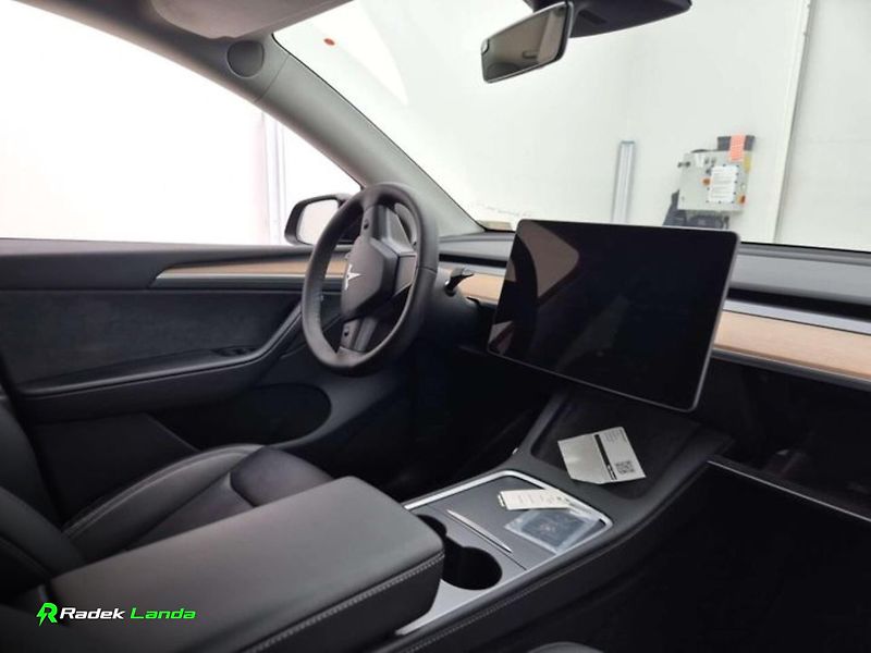 Tesla Model Y (2022) Performance Dual Motor AWD - fotka 8 z 14