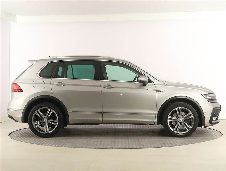 Volkswagen Tiguan (2016) R-Line 2.0 TSI - fotka 6 z 24