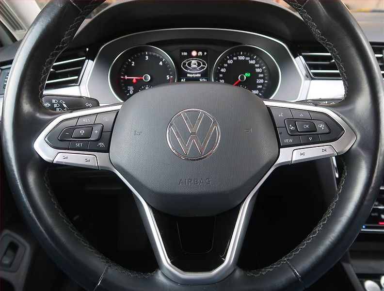 Volkswagen Passat (2021) Business 2.0 TDI, Automat - fotka 17 z 22