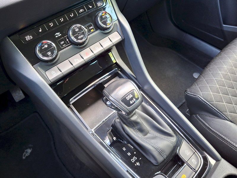 Škoda Karoq (2018) Style DSG 4x4 2,0TDi 110kW - fotka 27 z 35