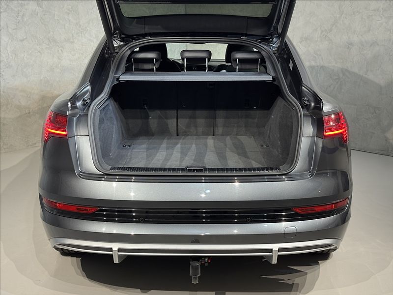 Audi e-tron 300kW Sportback S-Line Matrix - fotka 14 z 50
