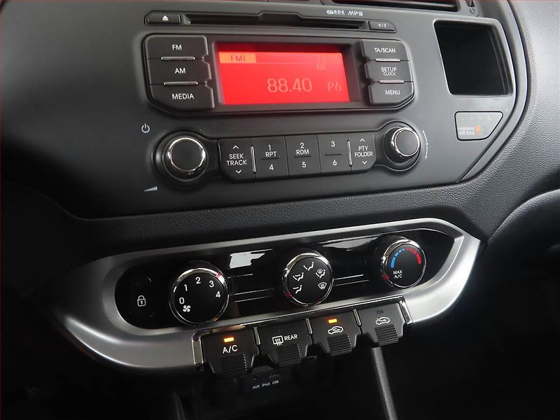 Kia Rio (2013) 1.25 CVVT, ČR,1.maj - fotka 12 z 14