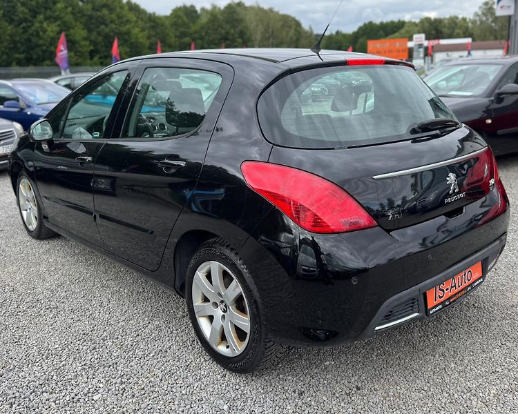 Peugeot 308 (2013) - fotka 4 z 12