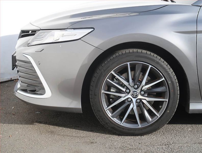 Toyota Camry (2023) 2.5 Hybrid, Hybrid,Automat - fotka 15 z 22