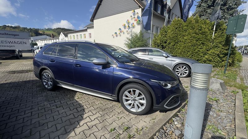 Volkswagen Golf (2024) 2.0TDI DSG Alltrack 4x4  - fotka 2 z 14