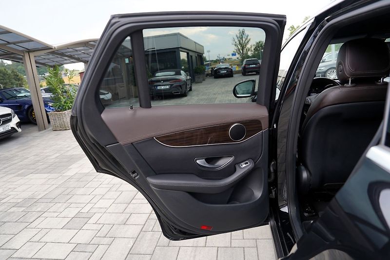 Mercedes-Benz GLC 250i 4Matic/kůže/Led/9AT/ČR - fotka 19 z 43