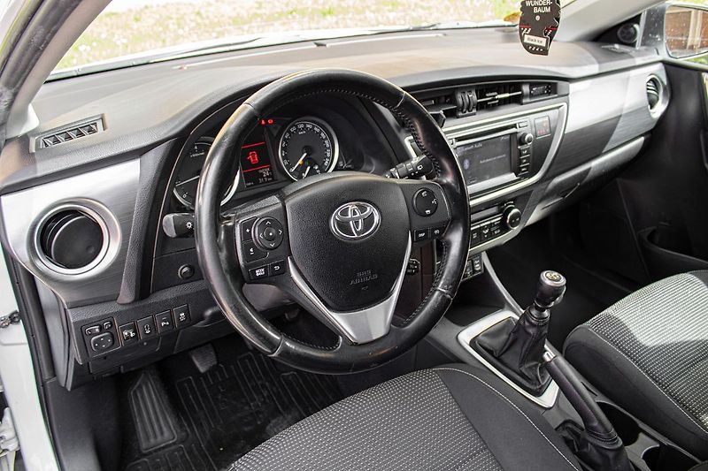 Toyota Auris - fotka 8 z 29