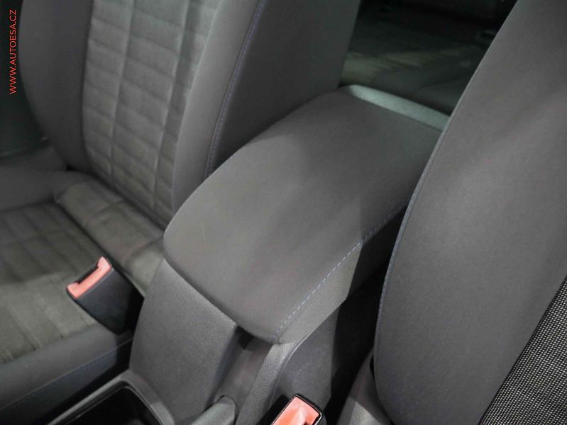 Volkswagen Golf (2007) 1.4i, autoAC - fotka 16 z 17