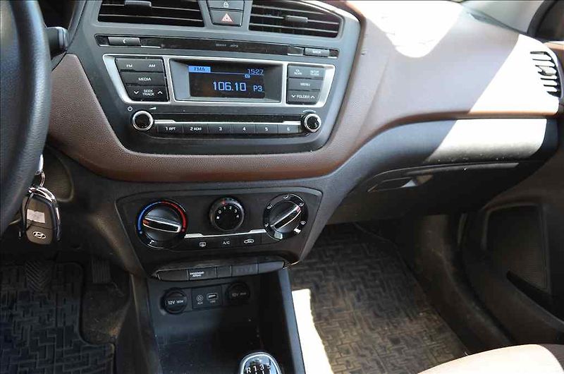 Hyundai i20 (2015) 1,2 - fotka 17 z 24