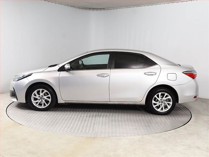 Toyota Corolla (2017) 1.6 Valvematic, Serv.kniha - fotka 3 z 17
