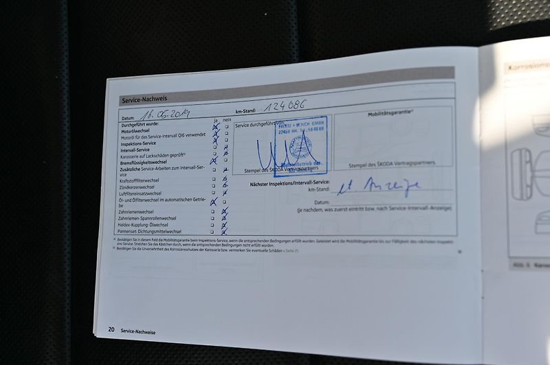 Škoda Superb 2.0TDI 125KW DSG Rezervace - fotka 46 z 56