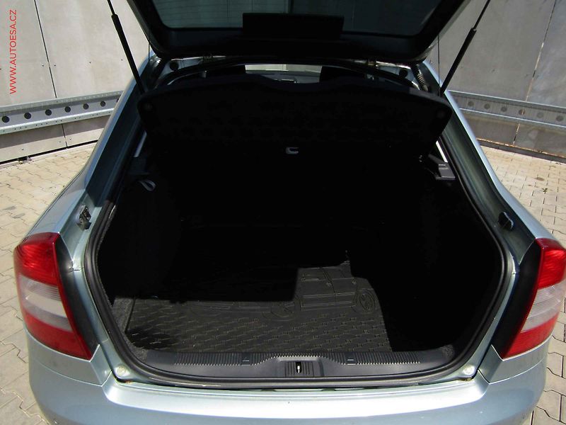 Škoda Octavia (2011) 1.6 TDi, Ambiente - fotka 7 z 16
