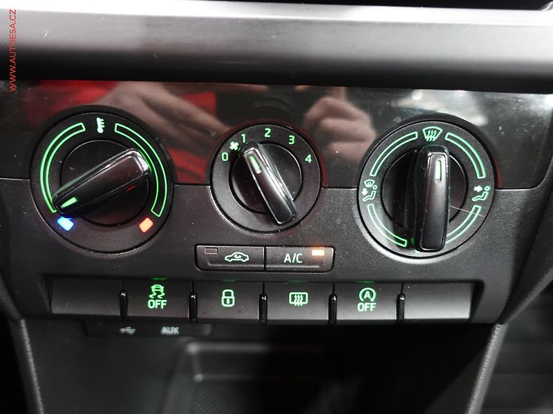 Škoda Rapid (2017) 1.0TSI, ČR, AC, park.asist - fotka 16 z 16