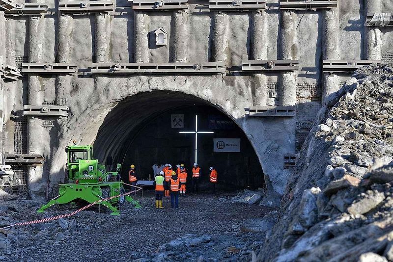 Žehnání svaté Barbory na stavbě tunelu Homole na budoucí dálnici D35 u Vysokého Mýta.