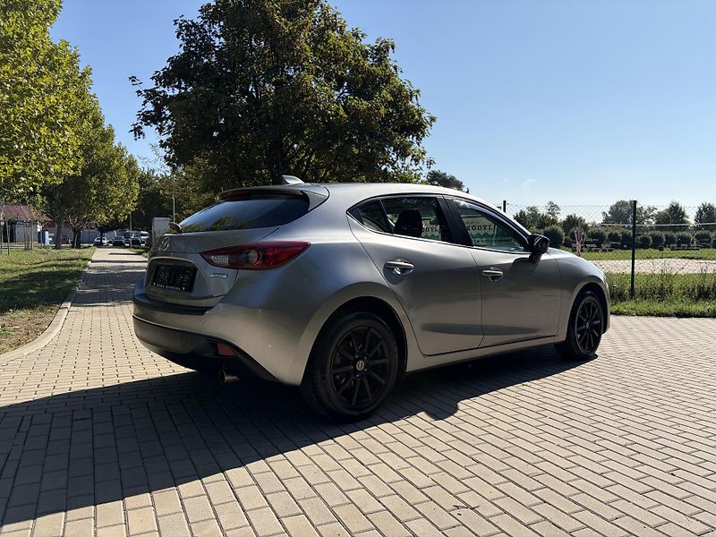 Mazda 3 1.5 Prime-Line - fotka 10 z 29