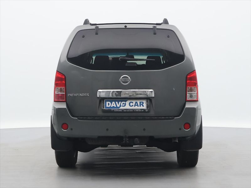 Nissan Pathfinder 2,5 dCi 126kW Automat 4WD CZ - fotka 6 z 31
