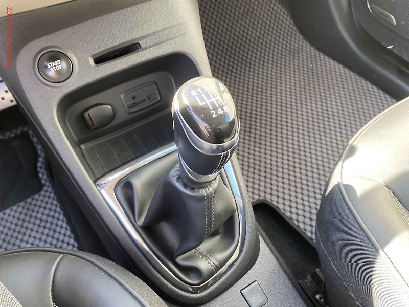 Renault Captur (2017) 1.2 TCe, Initiale Paris, LED - fotka 15 z 17