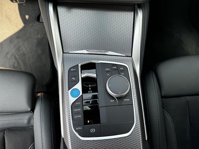 BMW i4 eDrive40 - fotka 12 z 13