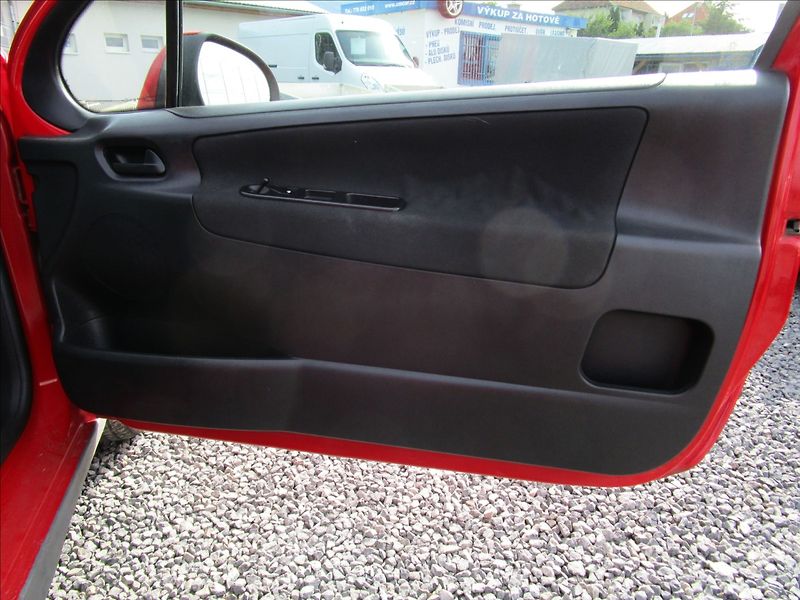 Peugeot 207 1.4i 54kW - fotka 19 z 35