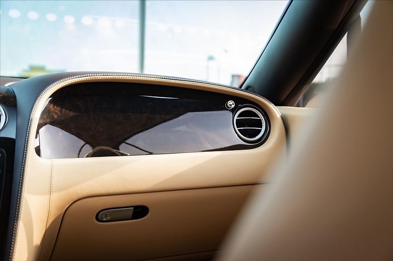 Bentley Continental GTC 6,0 W12 Mulliner 1.ČR DPH - fotka 31 z 32