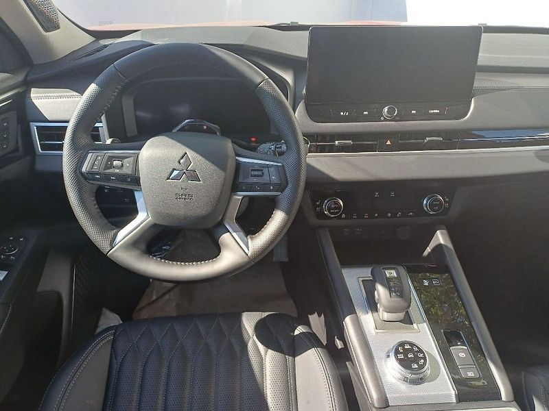 Mitsubishi Outlander Instyle 2,4 MIVEC 2xelektromot - fotka 11 z 25