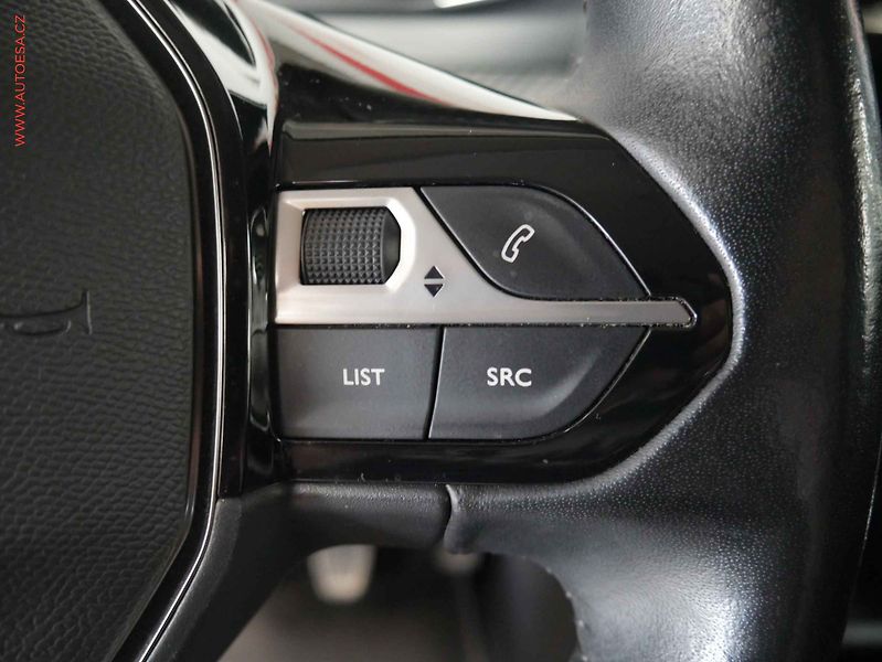 Peugeot 2008 (2020) 1.2PT, 1.maj,ČR, servis.kniha - fotka 20 z 20