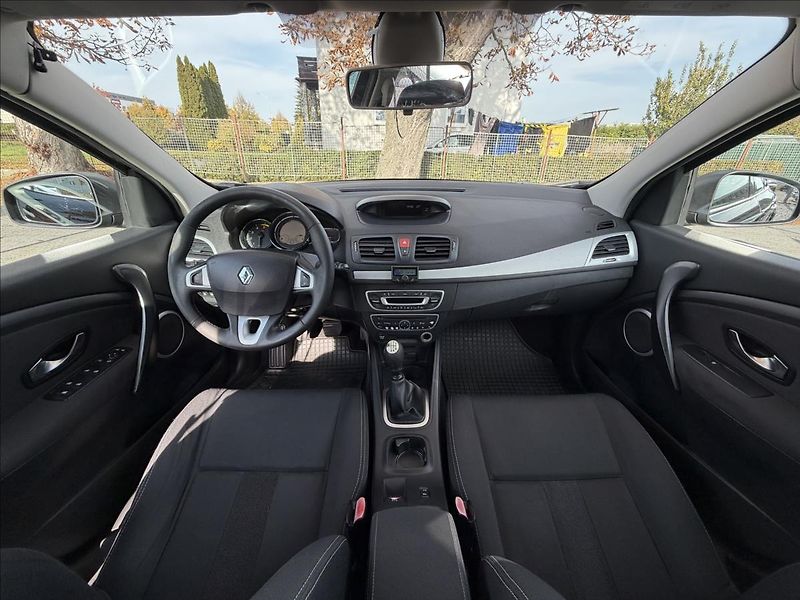 Renault Mégane 1,9 DCi 96kW  Tempomat,Senzory - fotka 15 z 40