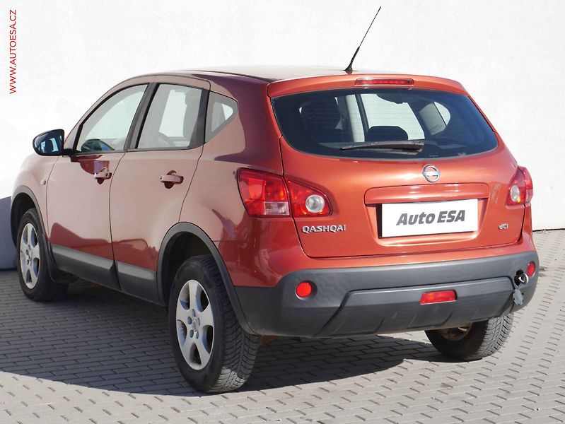 Nissan Qashqai (2007) 2.0dCi, ČR, Acenta - fotka 6 z 16