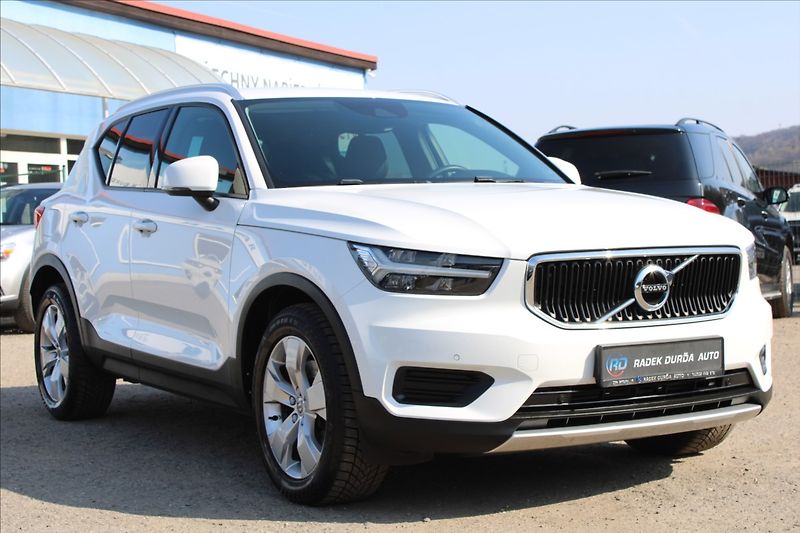 Volvo XC40 2,0 T4  1MAJ,4x4,MOMENTUM PRO - fotka 3 z 43