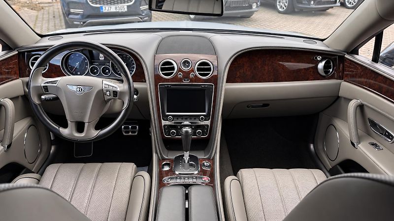 Bentley Flying Spur (2016) 6.0 W12,630PS-335KM/HOD,KRÁSNÝ - fotka 10 z 55