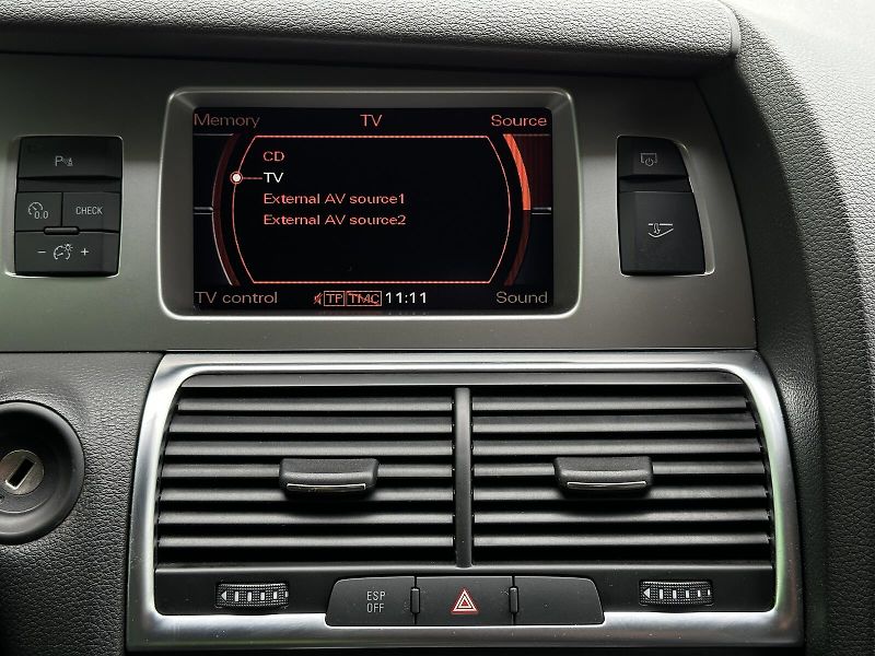 Audi Q7 3.0TDi V6 4x4 Tiptronic 233PS - fotka 29 z 48