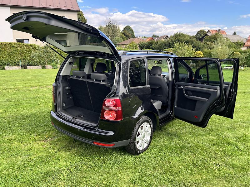Volkswagen Touran 1.6 MPI 75KW,7MÍST,DIGI,NAVI - fotka 32 z 46